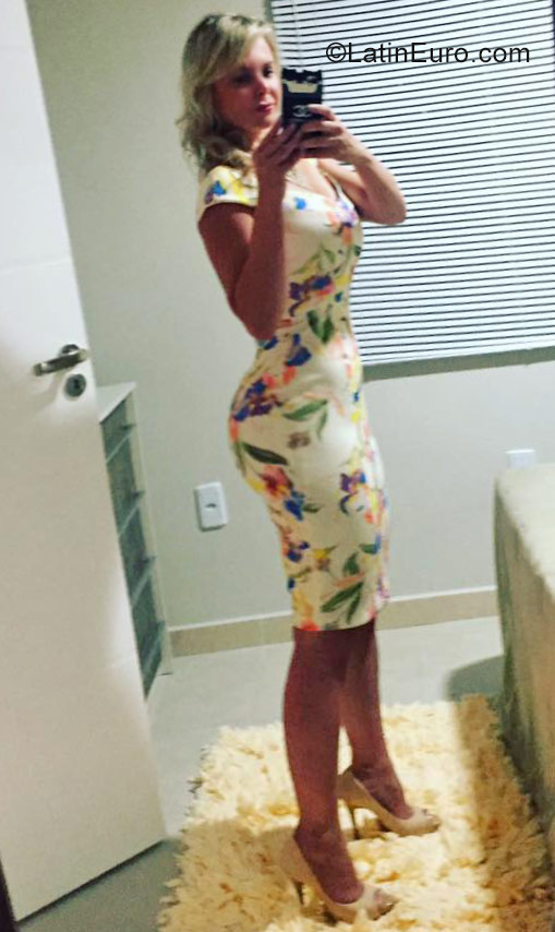 Date this fun Brazil girl Cris from Balneario Camboriu BR10179