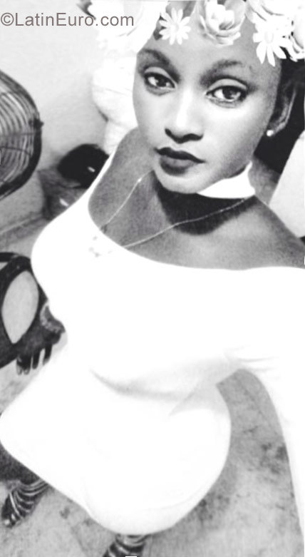 Date this stunning Dominican Republic girl Charina from Santo Domingo DO29861