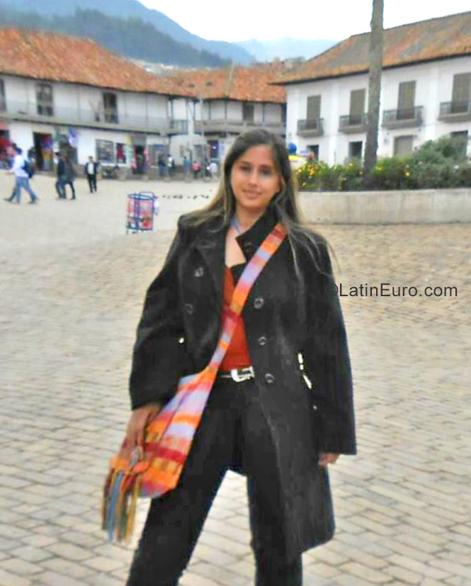 Date this lovely Venezuela girl Rubi from Caracas VE862