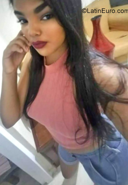 Date this georgeous Dominican Republic girl Esmeralda from Santiago DO29897