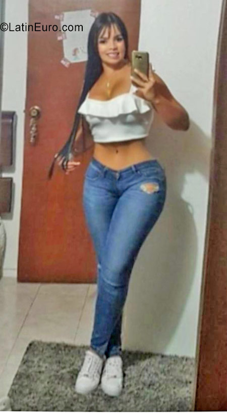 Date this hard body Colombia girl Juno from Bogota CO22146