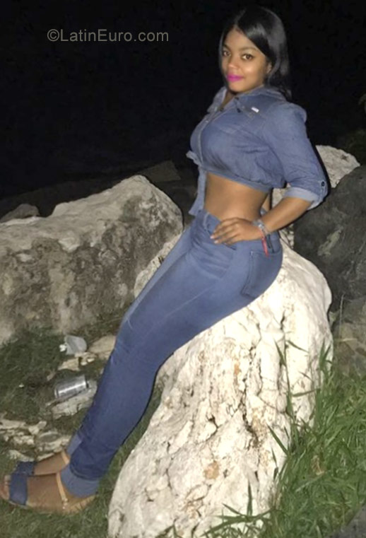 Date this stunning Dominican Republic girl Johanna from Santo Domingo DO29977