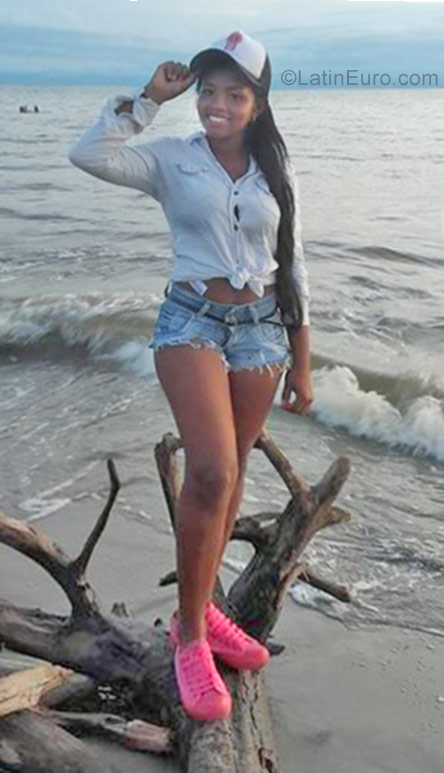 Date this foxy Colombia girl Tatiana from Medellin CO25886