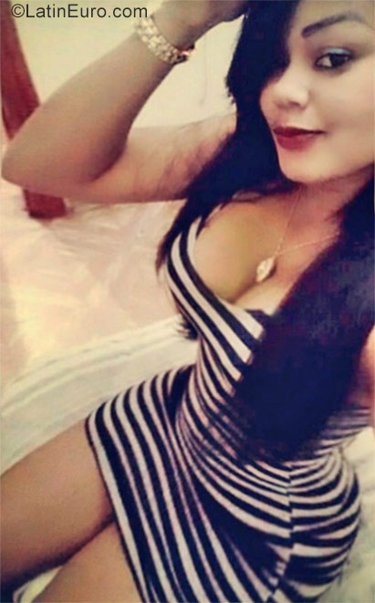 Date this hard body Dominican Republic girl Virginia from San Cristobal DO30006
