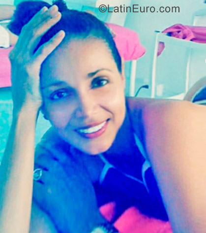 Date this good-looking Colombia girl Carolina from La Dorada CO26787