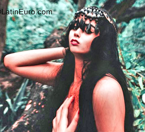 Date this happy Dominican Republic girl Luisa from Santo Domingo DO30096