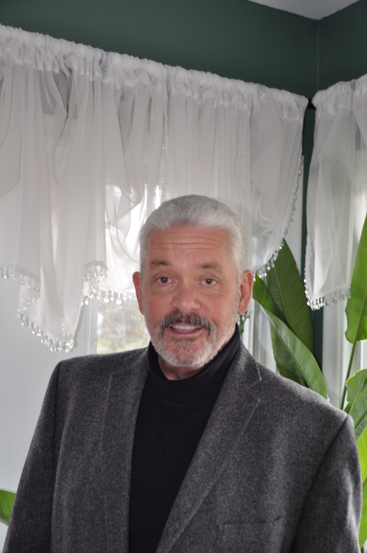 Date this beautiful United States man Jmr from Arden Hills US18609