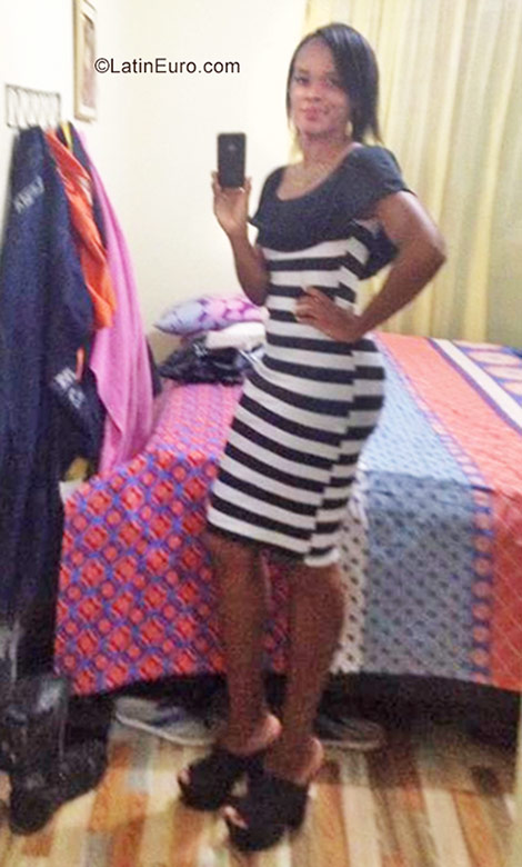 Date this happy Colombia girl Graciela from Cali CO22213