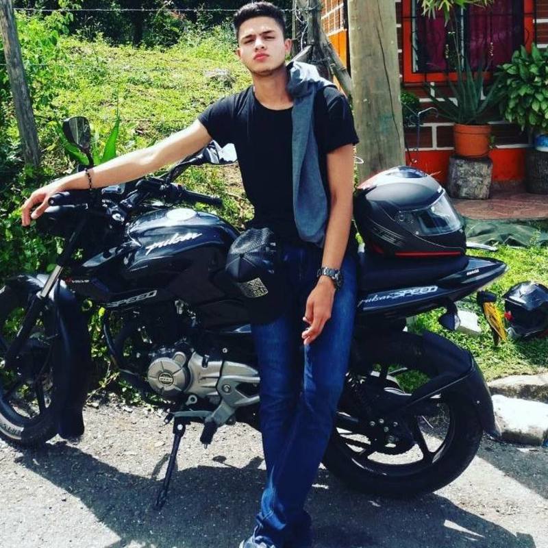 Date this tall Colombia man Danielstiven from Medellin CO22224