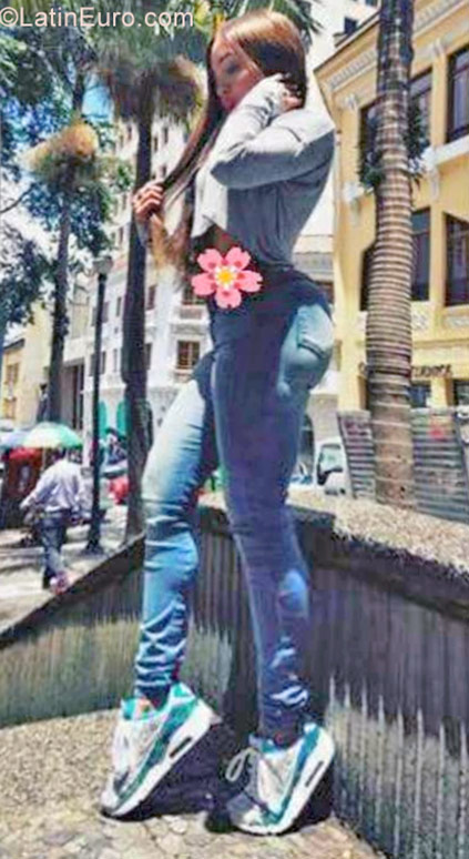 Date this athletic Colombia girl Maleja from Ibague CO22249