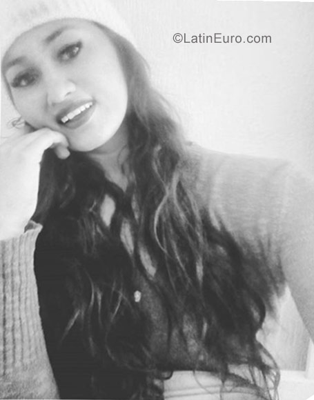 Date this pretty Colombia girl Natalia from Bogota CO22262