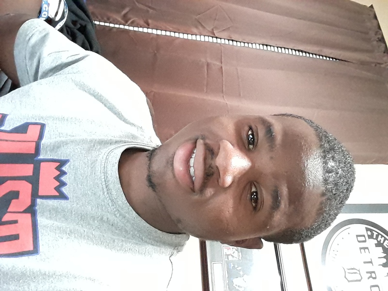 Date this athletic United States man Donta from Port Huron US18647