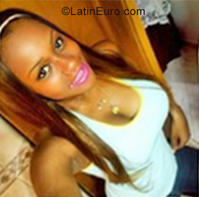 Date this cute Colombia girl Daniela from Cali CO22297