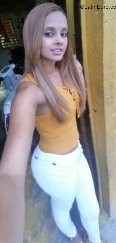 Date this fun Dominican Republic girl Mari from Santiago DO30252