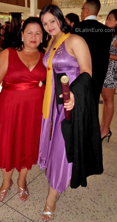 Date this nice looking Venezuela girl Maria from Caracas VE917