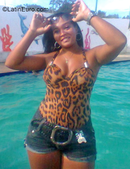 Date this hard body Brazil girl Rosangela from Recife BR10266