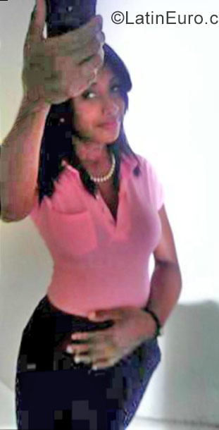 Date this gorgeous Dominican Republic girl Eva from Santo Domingo DO30283