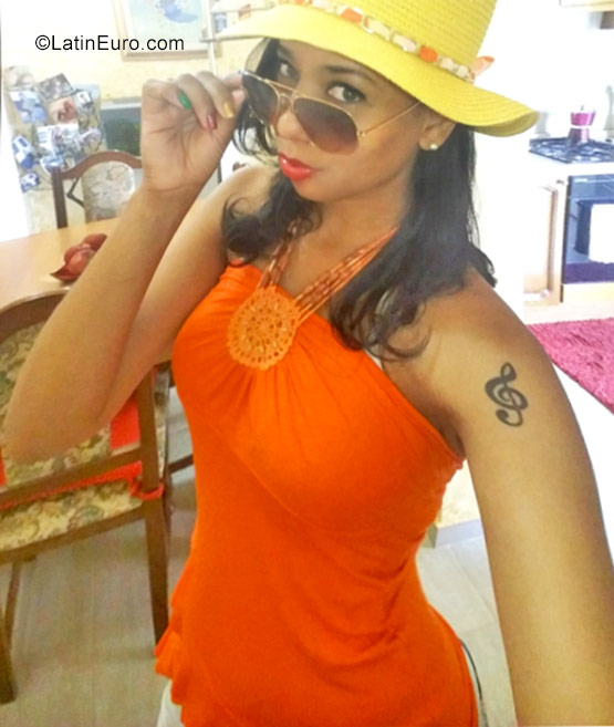 Date this beautiful Italy girl Perola from Turin IT291