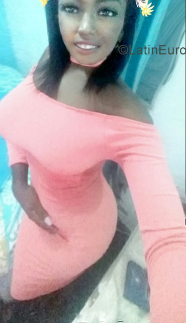 Date this happy Dominican Republic girl Coranie from Santo Domingo DO35316