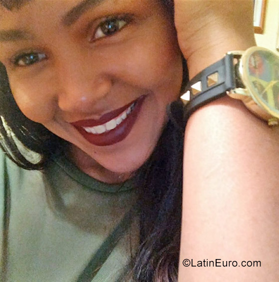 Date this sensual Colombia girl Leidi from Cali CO22358