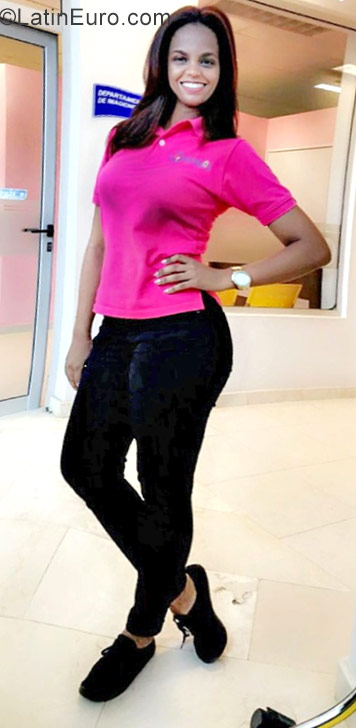 Date this athletic Dominican Republic girl Sara from Mao DO30373