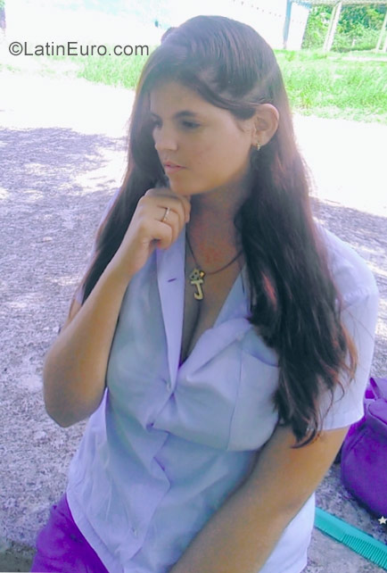 Date this gorgeous Cuba girl Baby from La Habana CU112