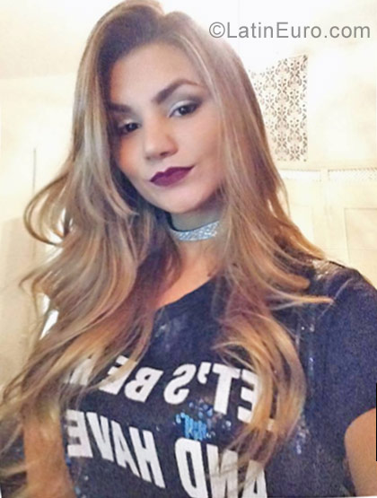 Date this passionate France girl Veronica from Lille FR261