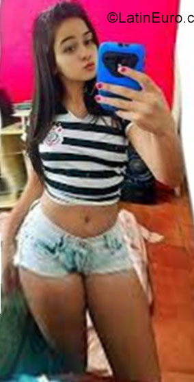 Date this lovely Brazil girl Bruna from Salvador BR10304