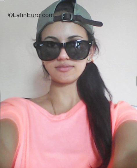 Date this young Cuba girl Isell from Camaguey CU113