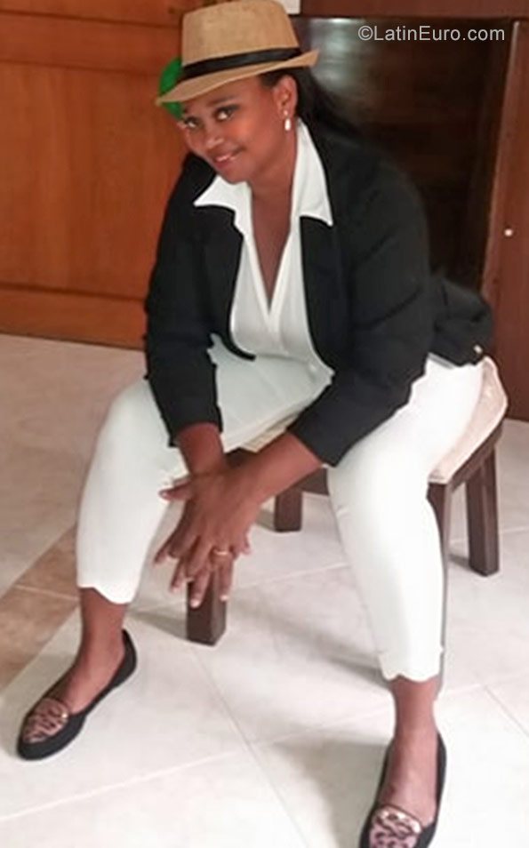 Date this hot Colombia girl Yazmin from Medellin CO22412