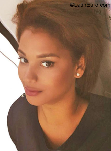 Date this pretty Colombia girl Kely from Cartagena CO22424