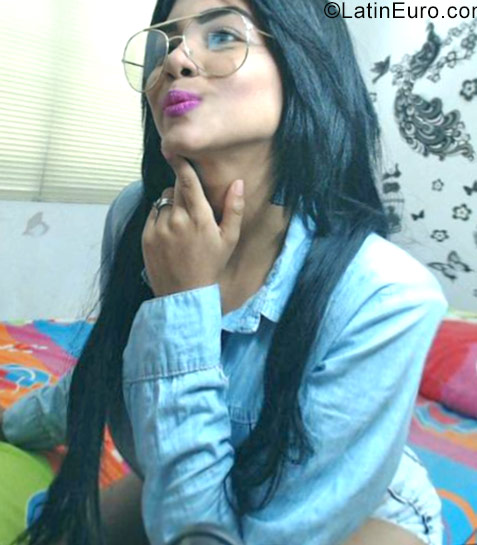 Date this beautiful Colombia girl Alison from Bucaramanga CO22436