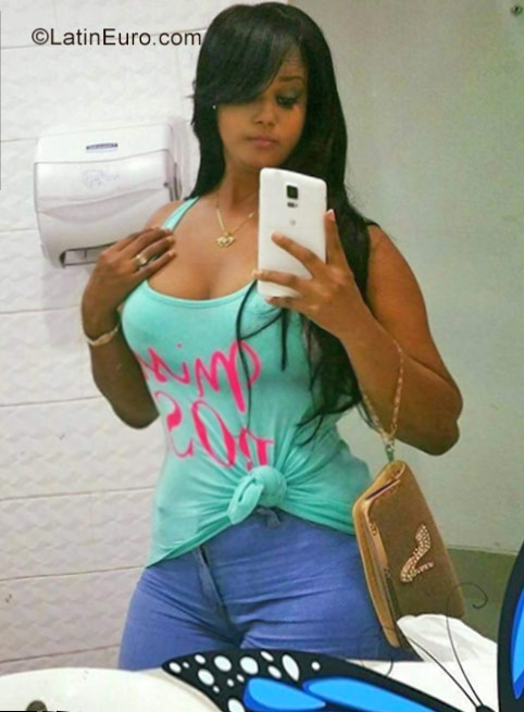Date this charming Dominican Republic girl Minerva from Santo Domingo DO30418