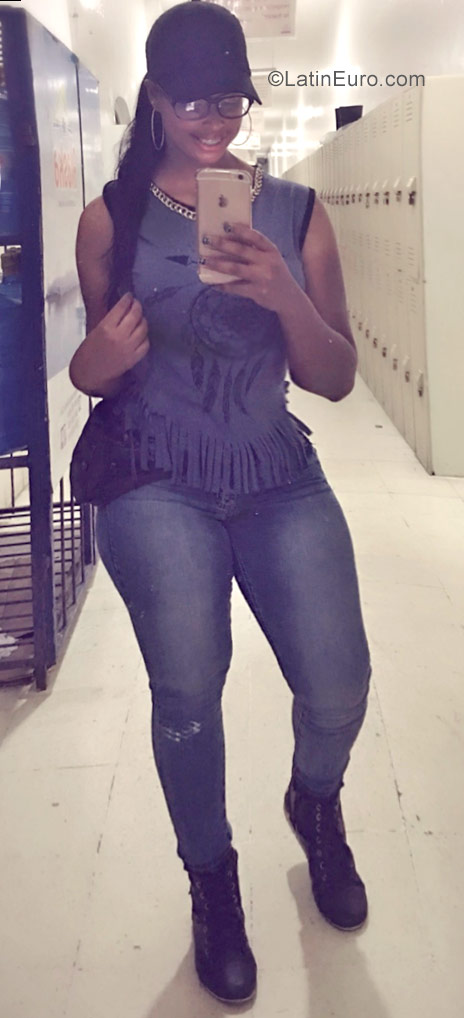 Date this hot Dominican Republic girl Diomaris from San Pedro De Macoris DO30422