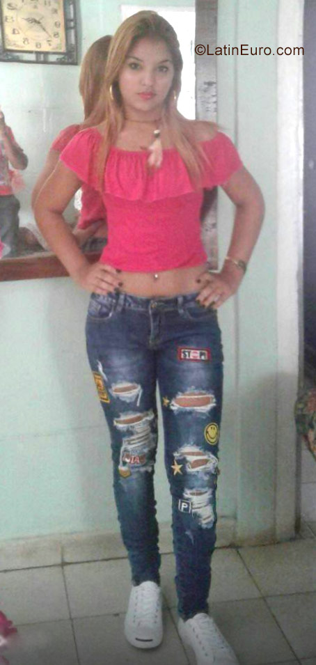 Date this lovely Cuba girl Elianyis from Havana CU118