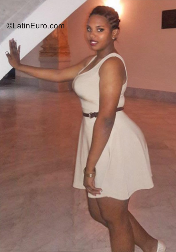 Date this nice looking Cuba girl Daniela from Havana CU126