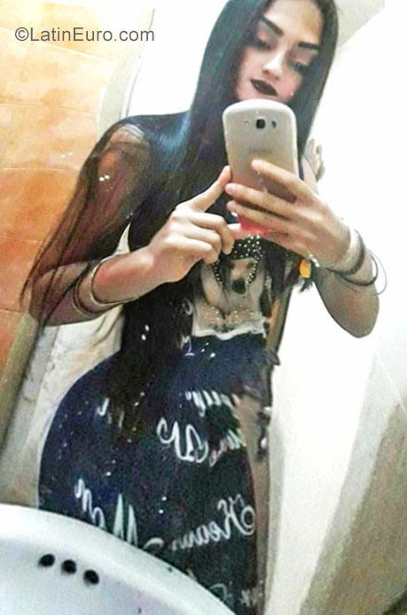 Date this hot Venezuela girl Shany from Ciudad Guayana VE1002