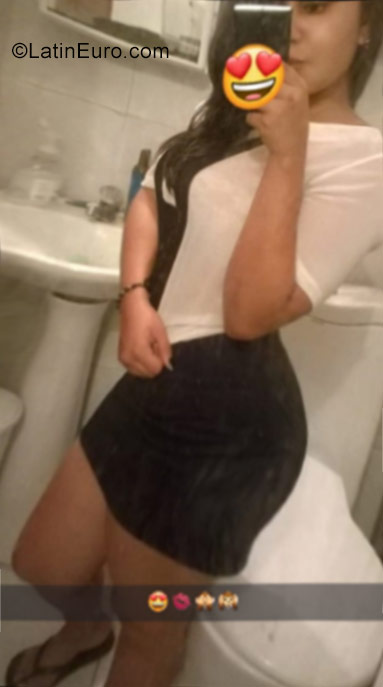 Date this voluptuous Colombia girl Karol from Bogota CO22489