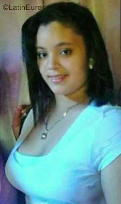 Date this stunning Dominican Republic girl Jalenny from Santo Domingo DO30502