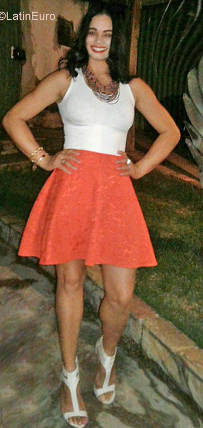 Date this nice looking Brazil girl Alessandra from Belo Horizonte BR10325