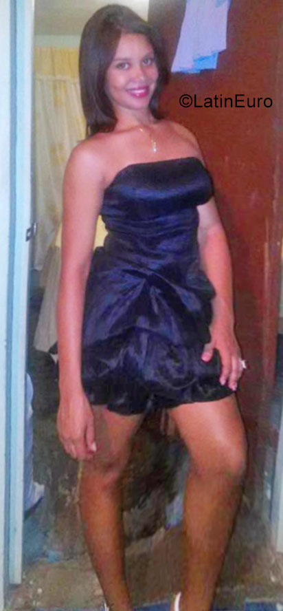 Date this pretty Dominican Republic girl Sorenly from Santo Domingo DO30524