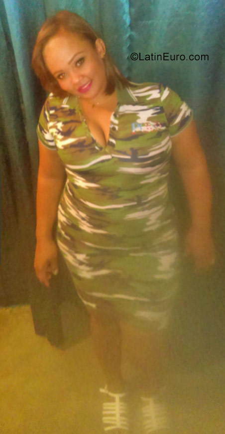 Date this attractive Dominican Republic girl Yanelis from Santiago DO30536
