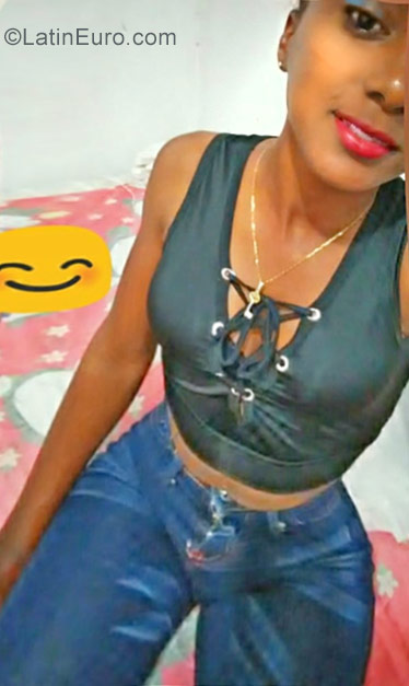 Date this charming Dominican Republic girl Estephani from Santo Domingo DO30537