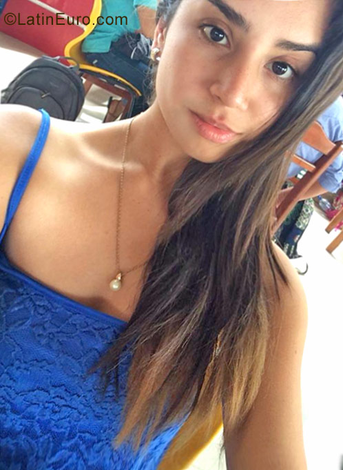 Date this hot Ecuador girl Fernanda from Guayaquil EC217