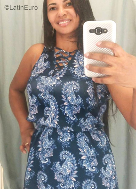 Date this charming Brazil girl Cassia from Vitoria BR10329