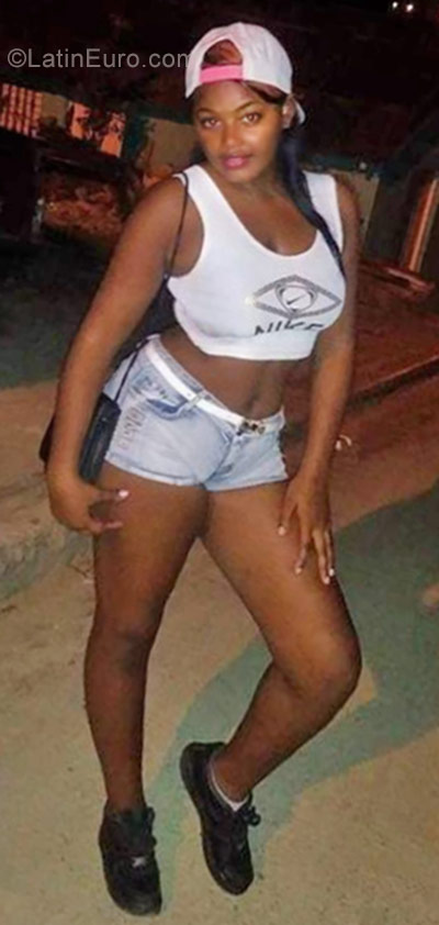 Date this lovely Dominican Republic girl Yondry from Santiago DO30577