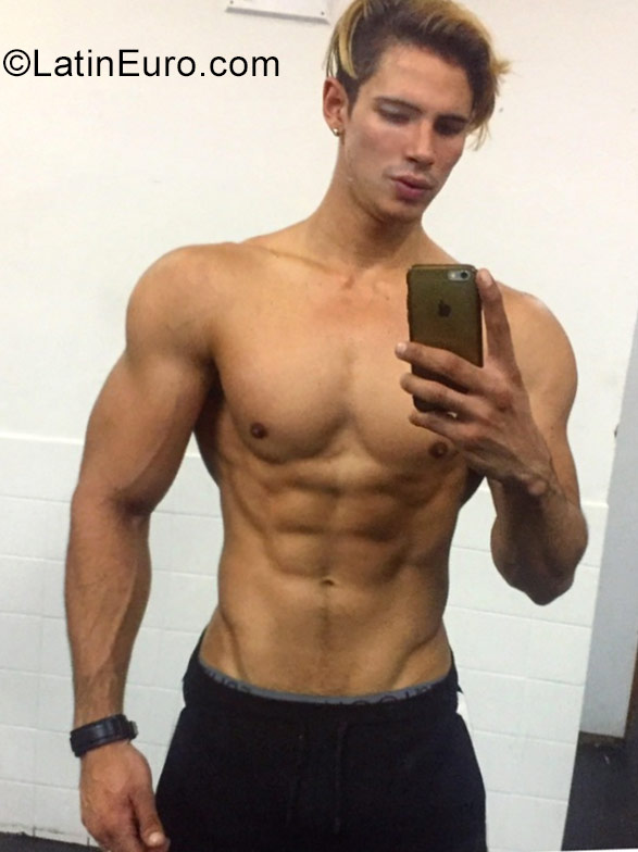 Date this delightful Venezuela man Gio from Caracas VE1041