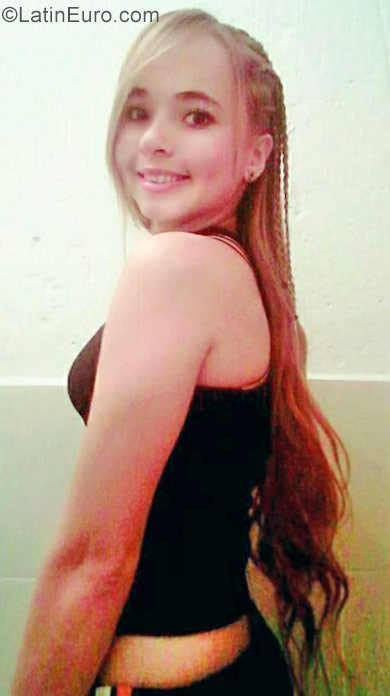 Date this attractive Colombia girl Maria from Medellin CO22632