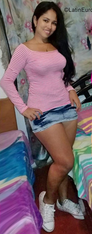 Date this foxy Colombia girl Monica from Barranquilla CO22636