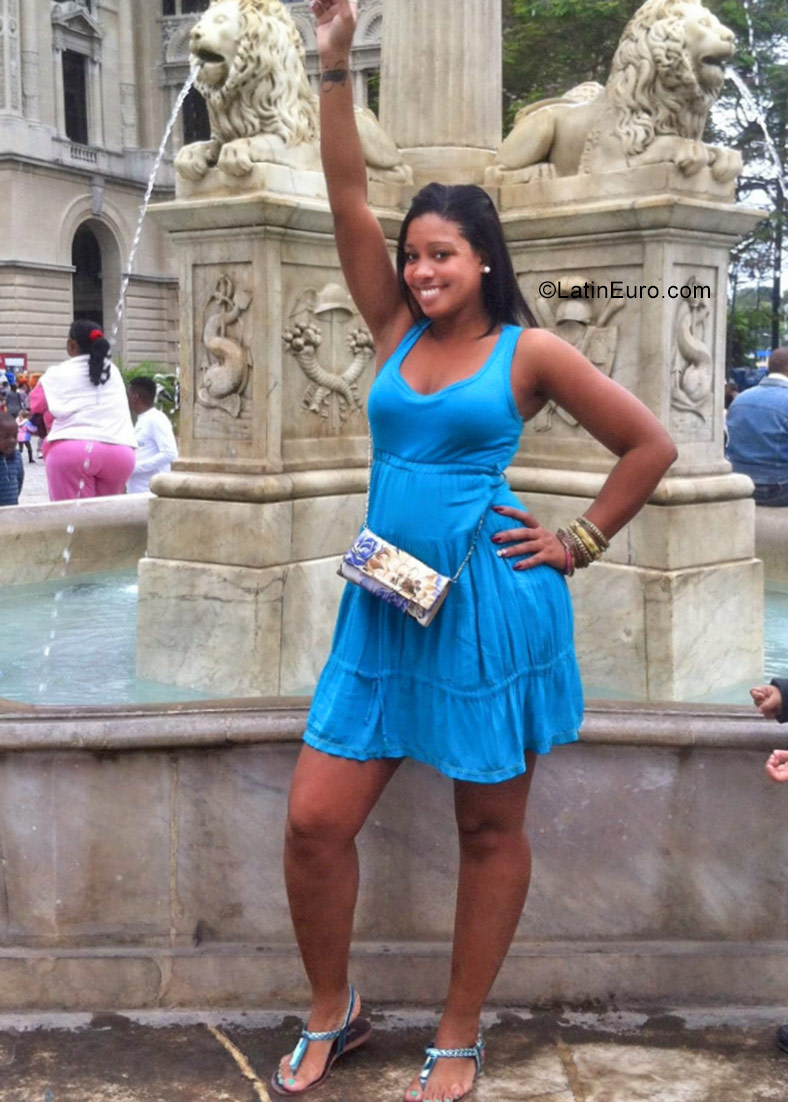 Date this sultry Cuba girl Doris from Havana CU147